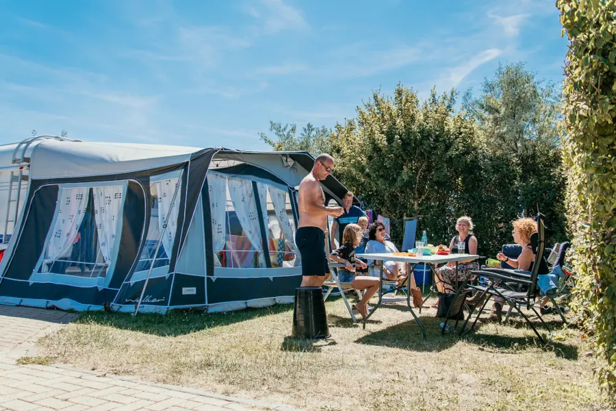 Zon, plezier en samen genieten van een maaltijd in de buitenlucht bij De Zeeuwse Kust