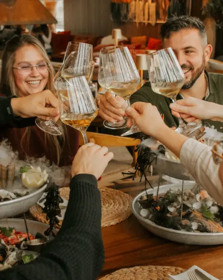 Shared dining met uitzicht op zee