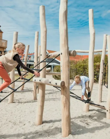 Spelen in de speeltuin de zeeuwse kust