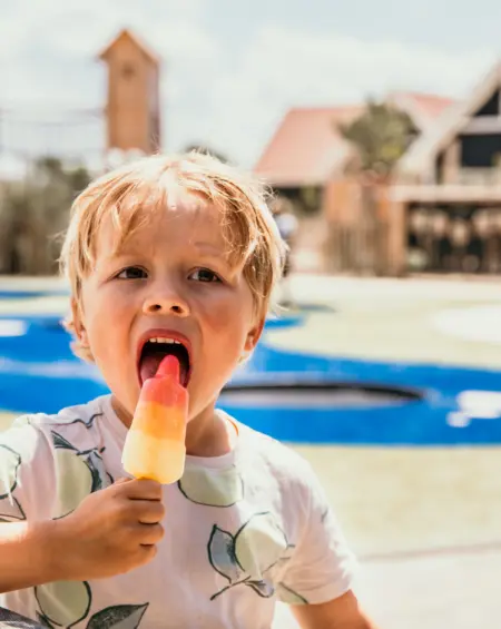 Zon, waterpret en een kleurrijk ijsje – de perfecte zomerdag bij het avontuurlijke Strandpark De Zeeuwse Kust